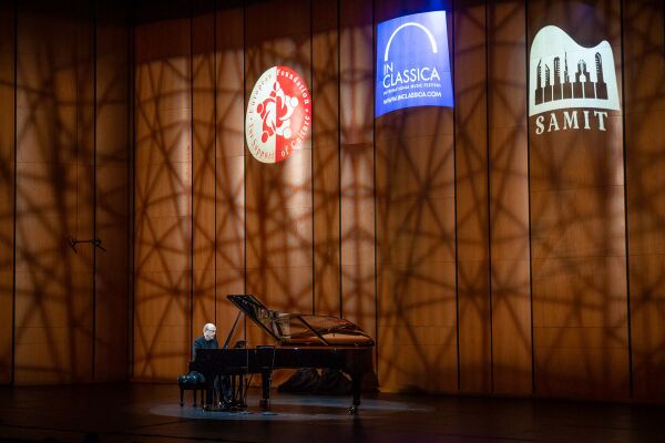 Grand piano recital: fascinating and delightful